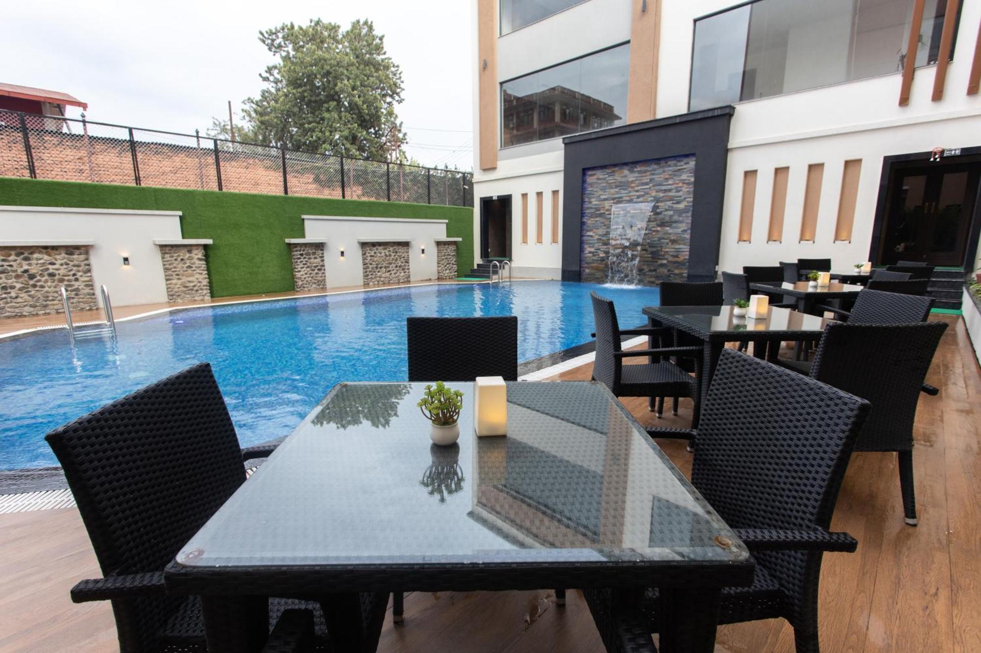 Grand Hotel Kathmandu Catmandu Exterior foto